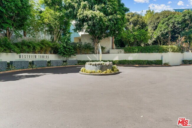 Building Photo - 1155 N La Cienega Blvd