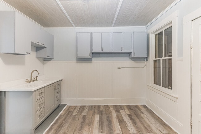 Building Photo - 448 Delaware Ave