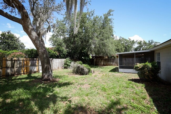 Building Photo - Spacious 4/2 in Maitland's English Estates!