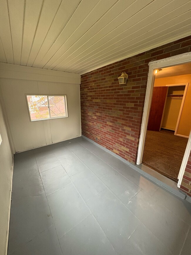 Building Photo - 14836 Rutherford St