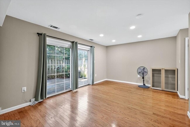 Building Photo - 680 Azalea Dr