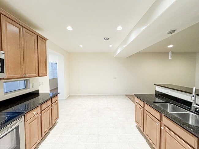 Building Photo - 27283 N 75th Dr