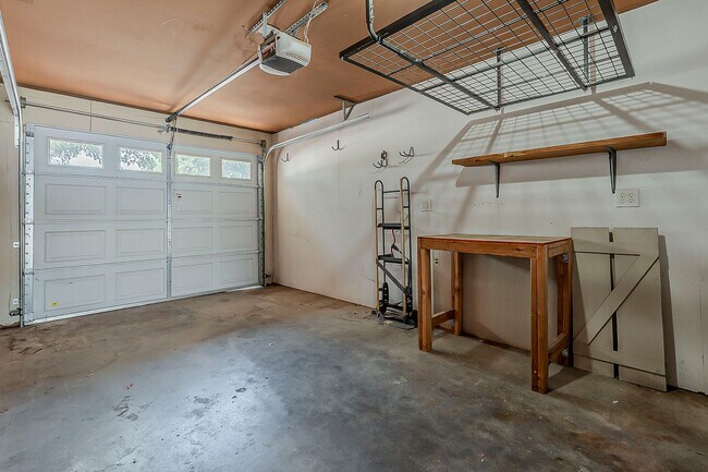 Building Photo - Three bedrooms and POOL in South Scottsdale!