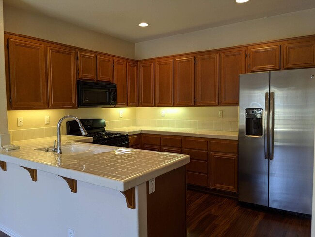 Building Photo - 2Bed/2Bath Condo off Douglas in Oceanside~...