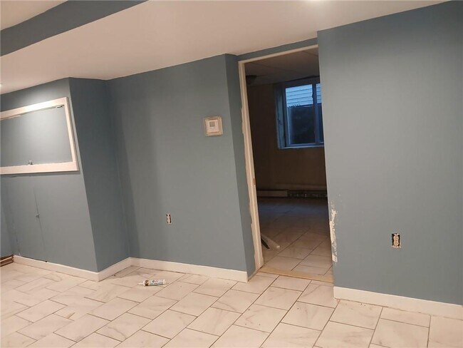Building Photo - 1018 Cranston St