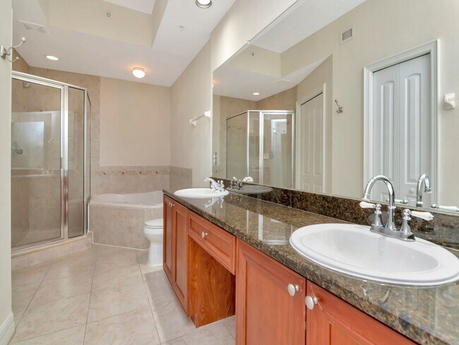 Building Photo - Waterfront Penthouse Living – Luxury 3 Bedroom / 2 Bath Condo on the Water