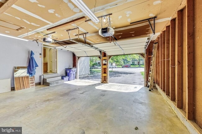 Building Photo - 6104 Cool Spring Terrace S