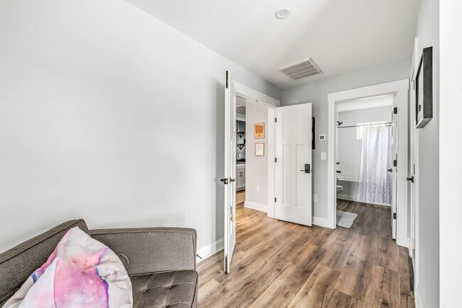 Building Photo - 4109 Dinglewood Ave