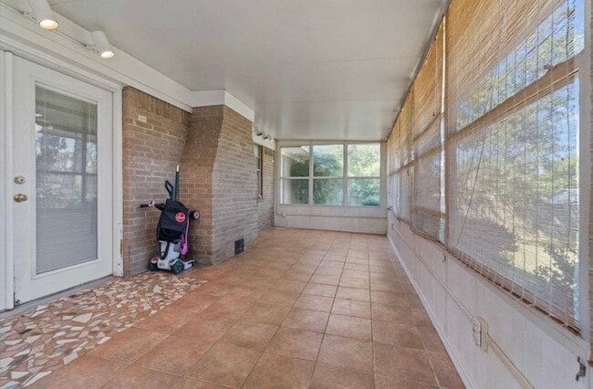 Building Photo - 2020 S Tipton Ave