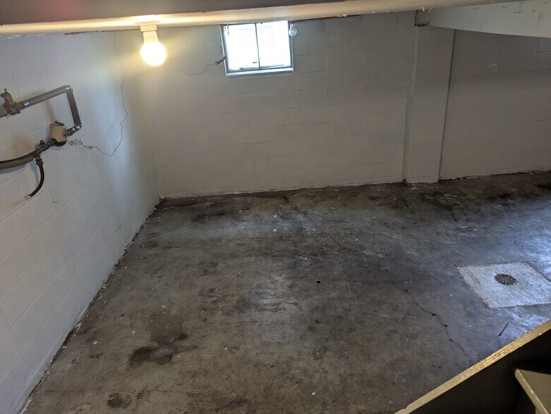 Garage/basement - 751 S Broad St