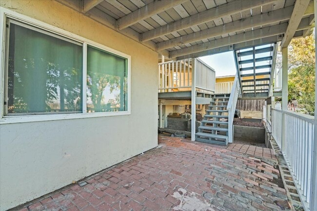 Building Photo - 2563 Roseview Pl