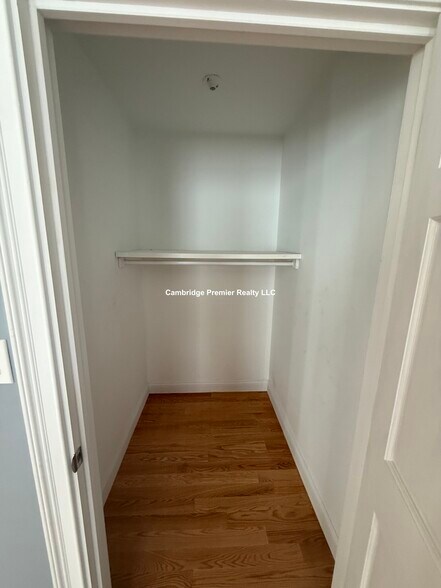 Building Photo - 8 Brentwood St