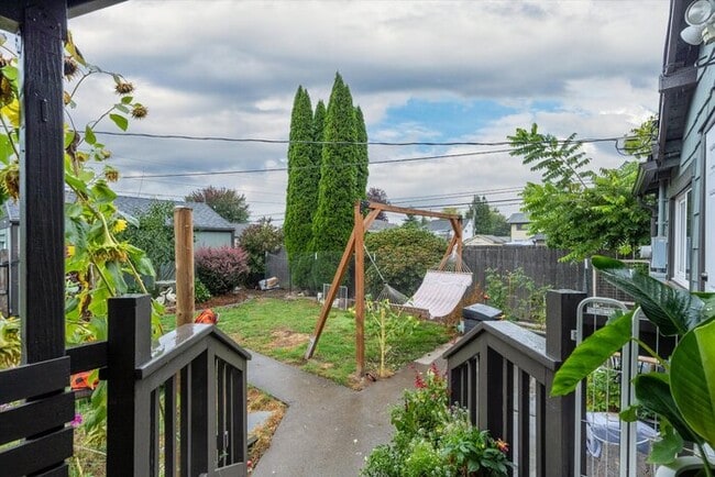 Building Photo - COME HOME TO THIS THREE BEDROOM CHARMER