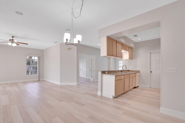 Building Photo - 7340 Pine Creek Way