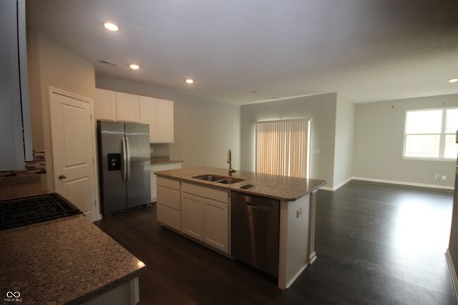Building Photo - 10911 N Longbranch St