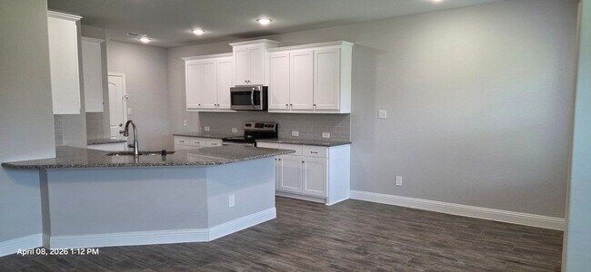 Building Photo - Beautiful 3-Bedroom Townhome with 2-Car Garage in Greenville!
