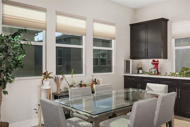 Building Photo - 227 Follyhatch