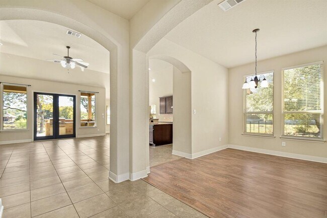 Building Photo - 136 Gruene Haven