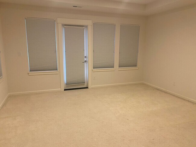 Building Photo - 4 Bedroom Home in the Heart of Sammamish! ...