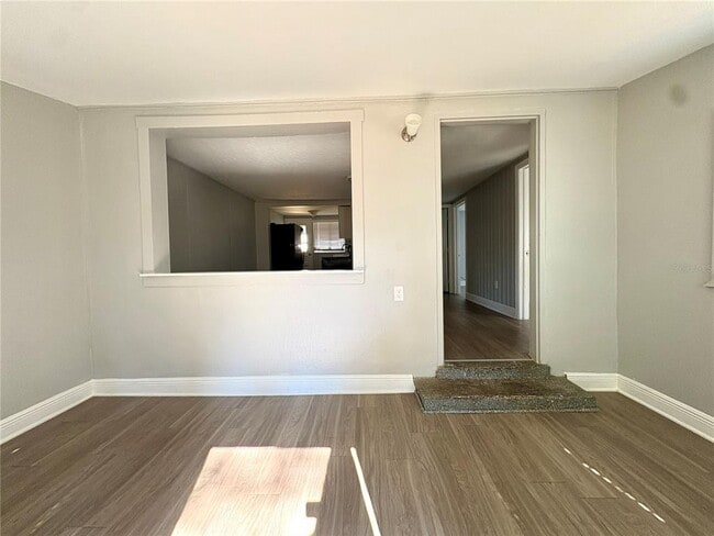 Building Photo - 4611 N Hubert Ave