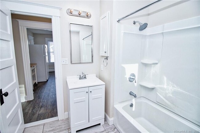 Building Photo - 15 Diamond St