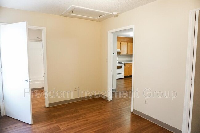 Building Photo - 735 Sanquine Way