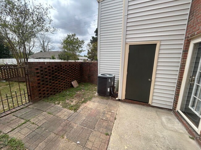 Building Photo - 940-403 Glenn Street, West Columbia SC 29169