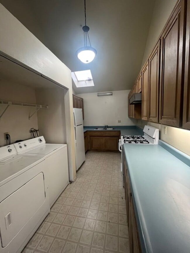 Building Photo - 1185 FOOTHILL BLVD #30, SAN LUIS OBISPO (PINE CREEK CONDO)