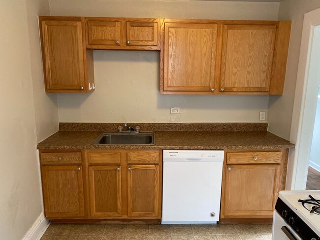 Building Photo - 362 Oldham Ave