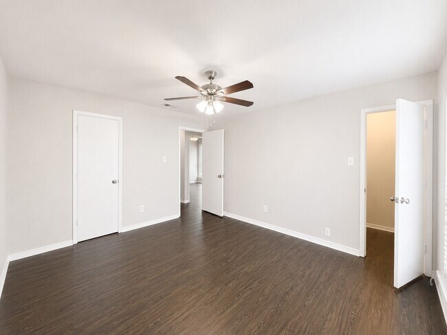 Building Photo - 7716-7718 Sable Lane
