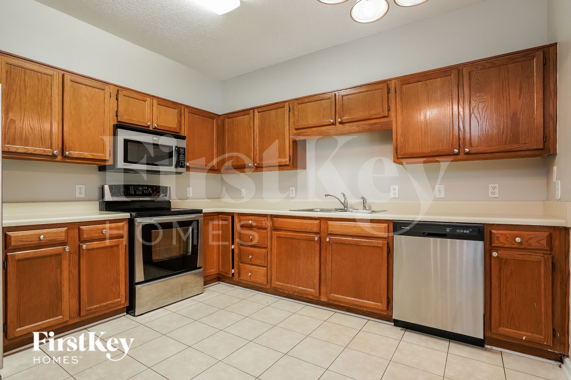 Building Photo - 6012 River Lake Cir