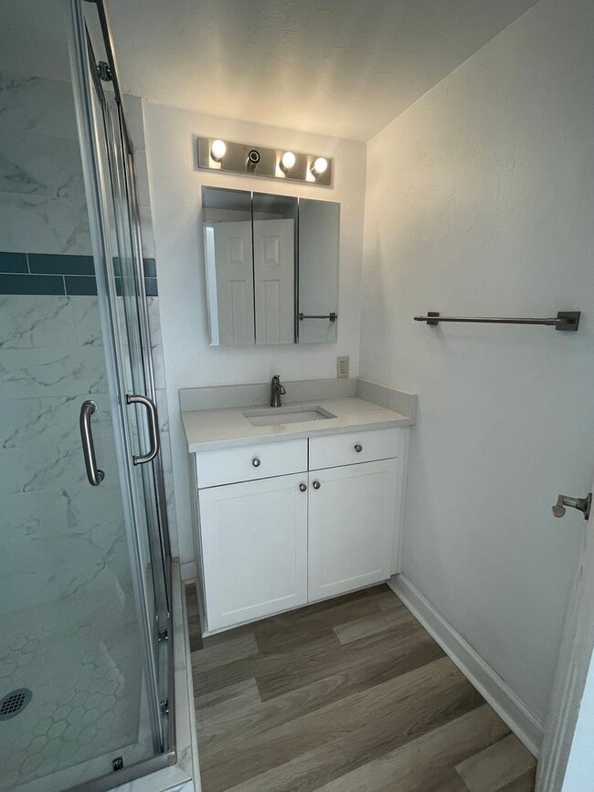 Building Photo - Charming Studio Near the University of Ari...