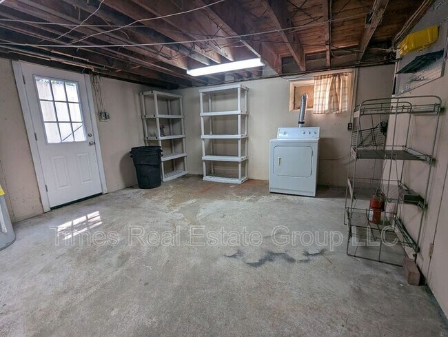 Building Photo - 708 Carmen Dr