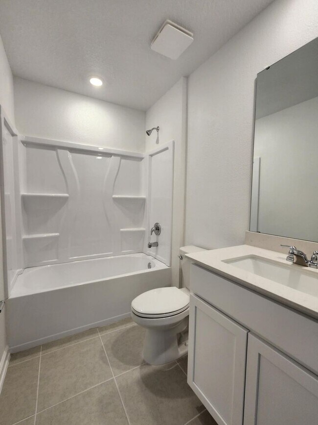 Building Photo - GORGEOUS 4-Bedroom Home in Lake Wales