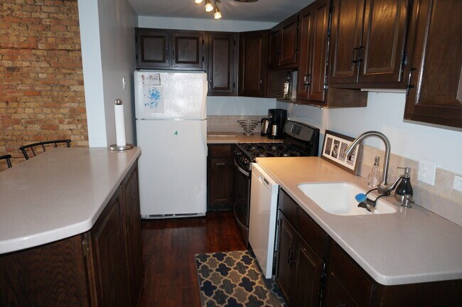 Building Photo - 2950 N Halsted St