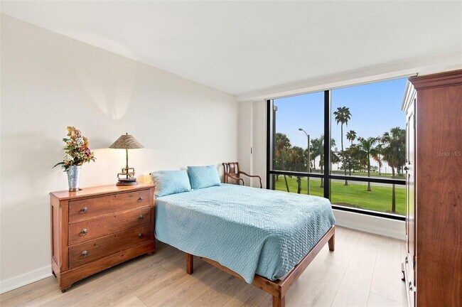 Building Photo - 707 S Gulfstream Ave