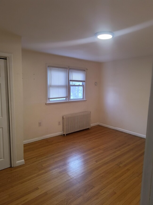 Building Photo - 6105 Meadowview Ave