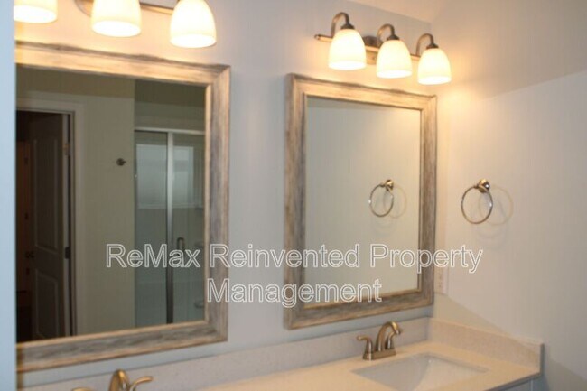 Building Photo - 921 Holbrook Dr