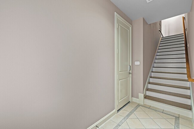 Building Photo - Luxury Townhouse in Fannin Station