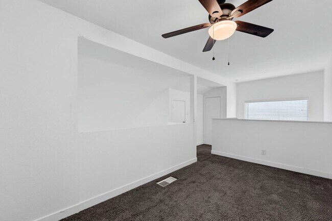 Building Photo - Stylish Dobson Glen Townhome | Updated Kitchen, Loft & Pool Access