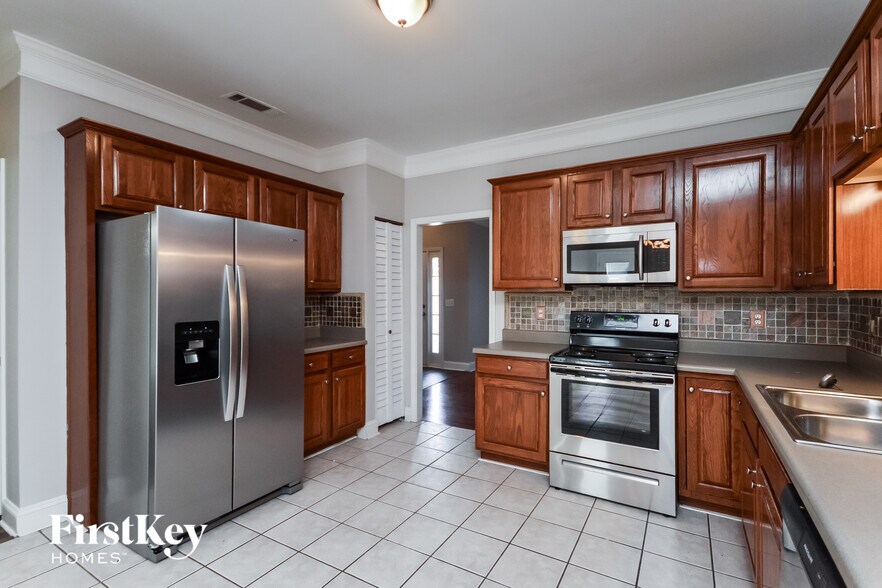 Building Photo - 4611 River Rd