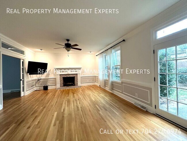 Building Photo - 640 Barington Pl