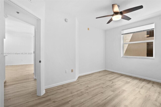 Building Photo - 17145 N Bay Rd