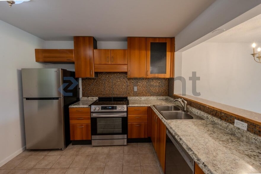 Building Photo - Unit C110