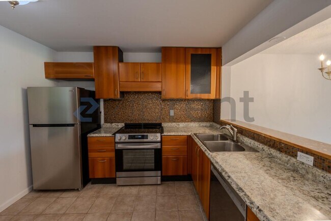 Building Photo - Unit C110