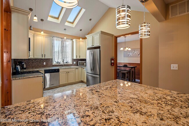 Building Photo - 18 Halsey Dr