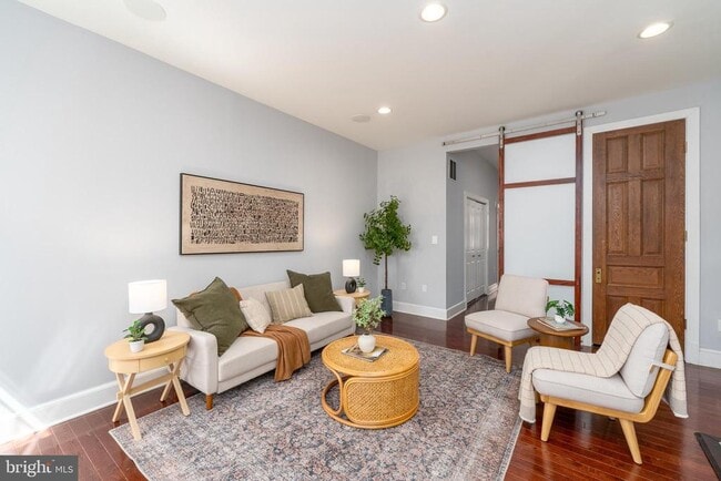 Building Photo - 15 W Biddle St