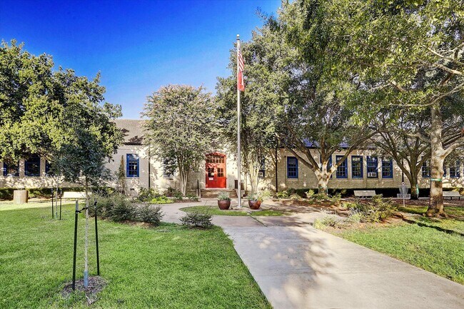Building Photo - 2001 Holcombe Blvd