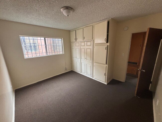 Building Photo - 8866 Wall St