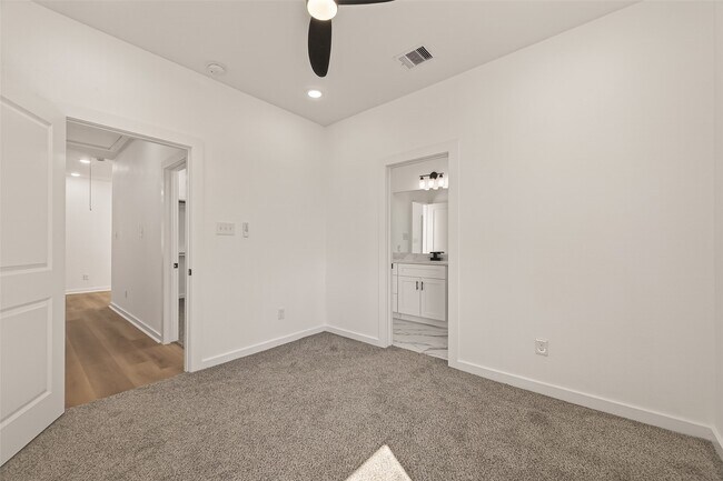 Building Photo - 9332 Waller St